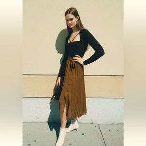 Zara pleated buttoned skirt caramel size Small